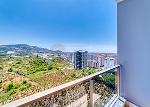 2+1 apartment with sea view in Mahmutlar