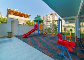 2+1 apartment with sea view in Mahmutlar