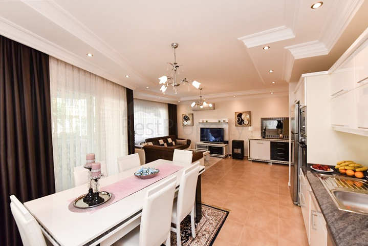 Spacious 2+1 apartment just 150 m from the sea in Oba area