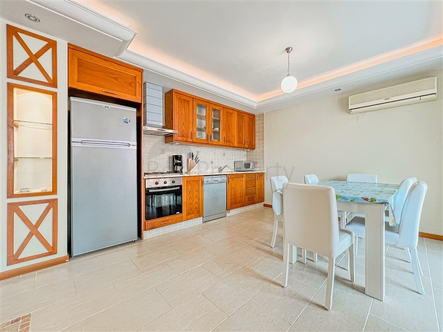 2+1 apartment in the Mahmutlar area 50 m from the sea