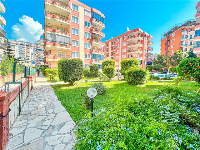 2+1 apartment in the Mahmutlar area 50 m from the sea