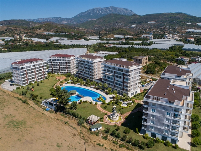 2+1 apartment in Demirtas district in a complex with rich infrastructure 