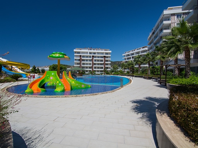 2+1 apartment in Demirtas district in a complex with rich infrastructure 