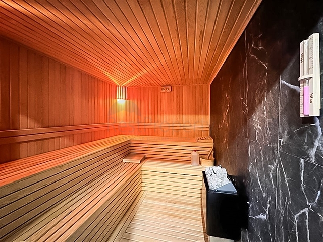 Spacious one-bedroom apartment on Cleopatra