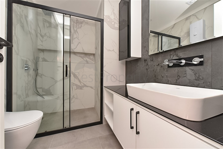 Spacious one-bedroom apartment on Cleopatra