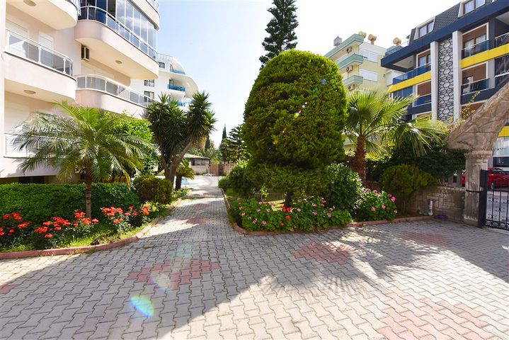Apartment 3+1 in the center of Alanya