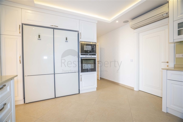 Spacious two-storey villa with panoramic views of the Mediterranean Sea