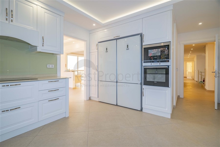 Spacious two-storey villa with panoramic views of the Mediterranean Sea