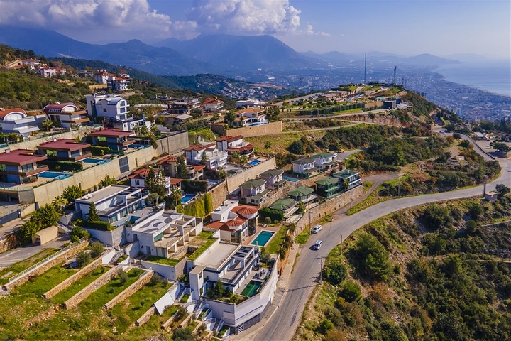 Spacious two-storey villa with panoramic views of the Mediterranean Sea