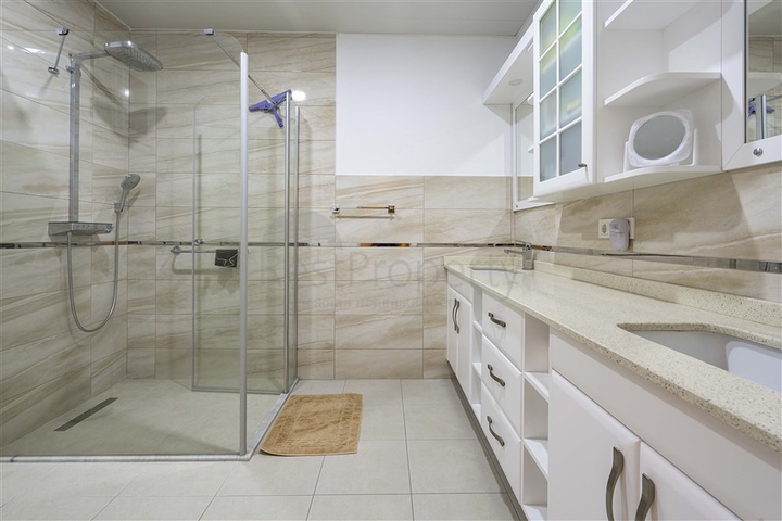 Spacious two-storey villa with panoramic views of the Mediterranean Sea