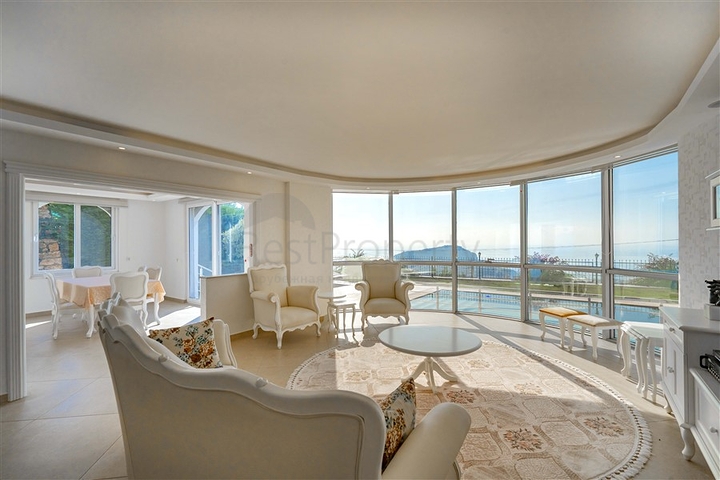 Spacious two-storey villa with panoramic views of the Mediterranean Sea