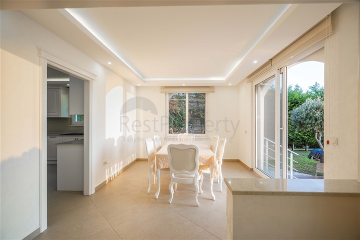 Spacious two-storey villa with panoramic views of the Mediterranean Sea