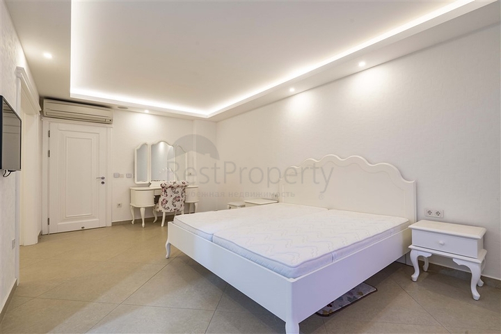 Spacious two-storey villa with panoramic views of the Mediterranean Sea