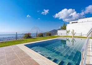 Spacious two-storey villa with panoramic views of the Mediterranean Sea