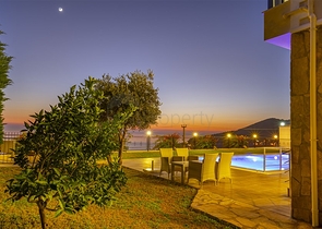 Spacious two-storey villa with panoramic views of the Mediterranean Sea