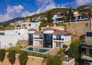 Spacious two-storey villa with panoramic views of the Mediterranean Sea