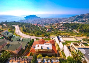 Spacious two-storey villa with panoramic views of the Mediterranean Sea