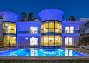 Spacious two-storey villa with panoramic views of the Mediterranean Sea