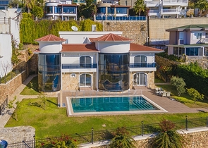 Spacious two-storey villa with panoramic views of the Mediterranean Sea