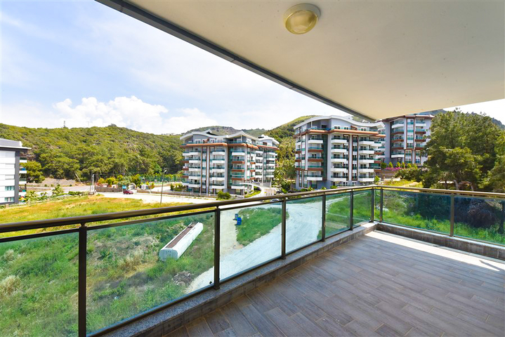 2+1 apartment in the picturesque Kargicak area, just 300 m from the sea