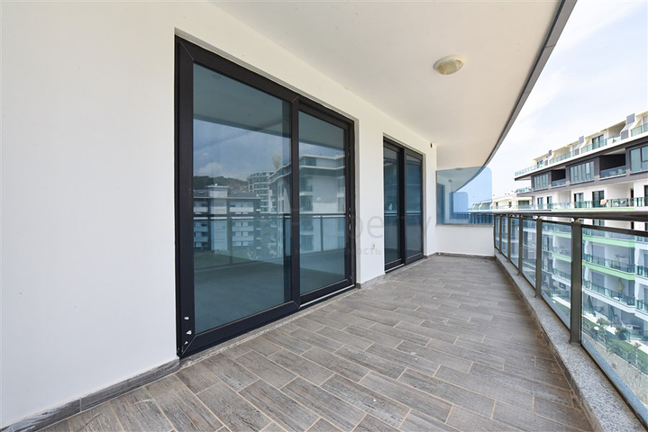 2+1 apartment in the picturesque Kargicak area, just 300 m from the sea