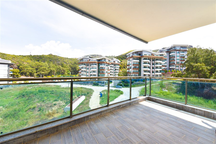 2+1 apartment in the picturesque Kargicak area, just 300 m from the sea