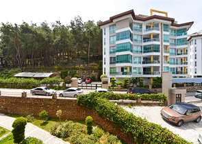 1+1 apartment in a complex with infrastructure in Kargicak district