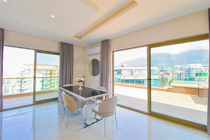Spacious 3+1 penthouse in Mahmutlar district