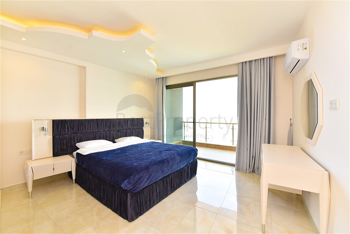 Spacious 3+1 penthouse in Mahmutlar district