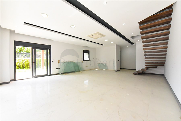 4+1 villa for a large family 