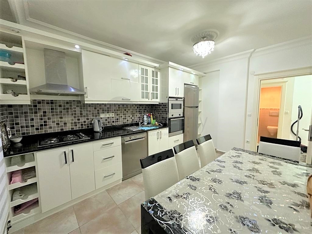 2+1 apartment with separate kitchen in the center of Alanya