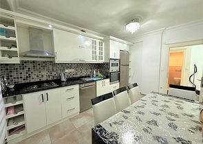 2+1 apartment with separate kitchen in the center of Alanya
