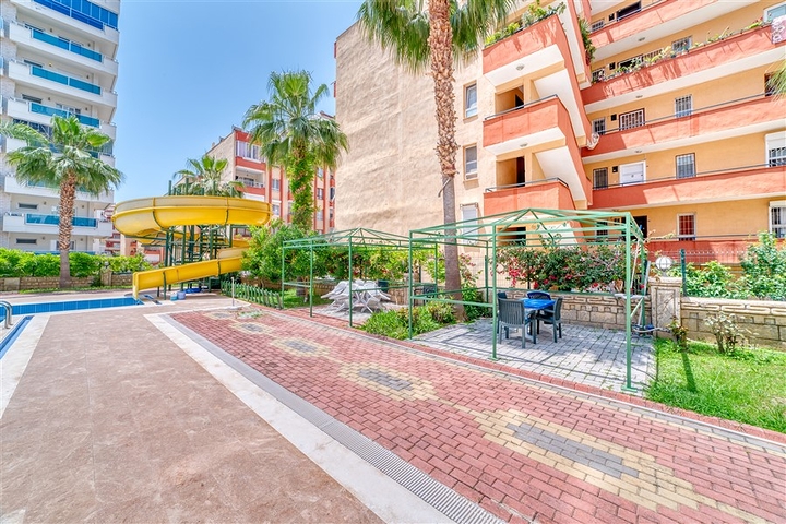 Spacious apartment in Mahmutlar area with sea and mountain views