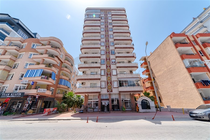 Spacious apartment in Mahmutlar area with sea and mountain views