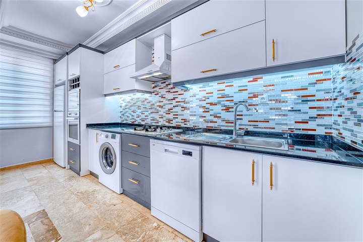 Spacious apartment in Mahmutlar area with sea and mountain views