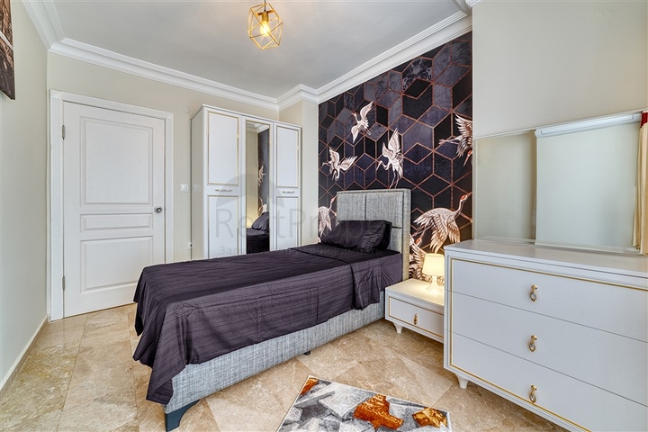 Spacious apartment in Mahmutlar area with sea and mountain views