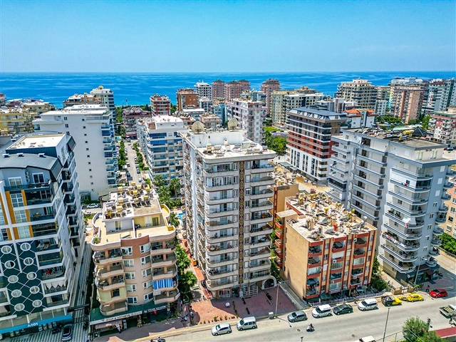 Spacious apartment in Mahmutlar area with sea and mountain views