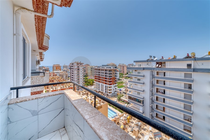 Spacious apartment in Mahmutlar area with sea and mountain views