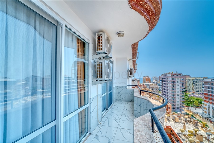 Spacious apartment in Mahmutlar area with sea and mountain views