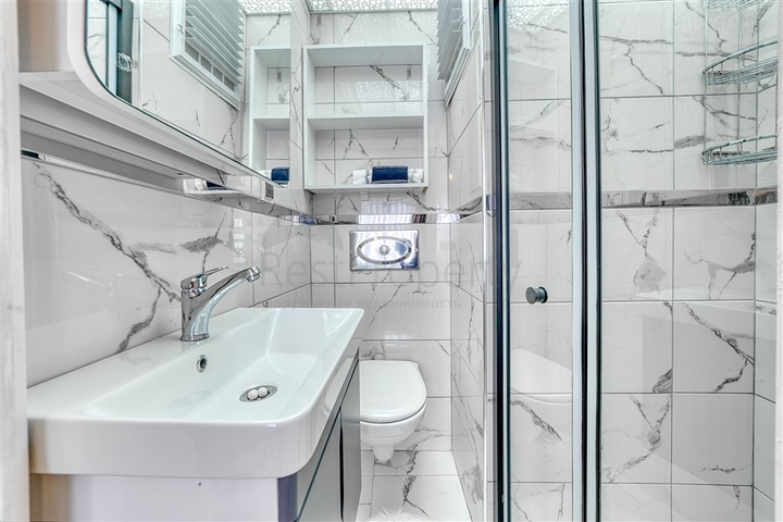 Spacious apartment in Mahmutlar area with sea and mountain views