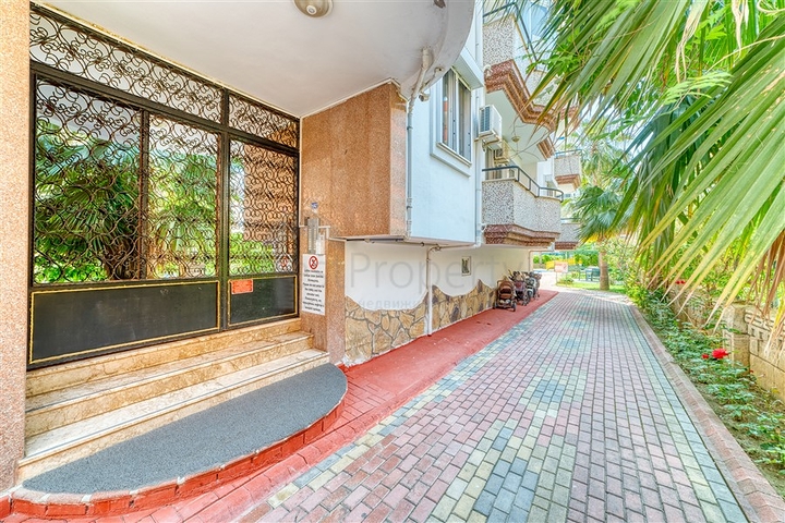 Spacious apartment in Mahmutlar area with sea and mountain views