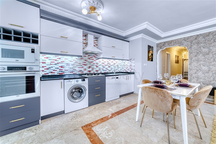 Spacious apartment in Mahmutlar area with sea and mountain views