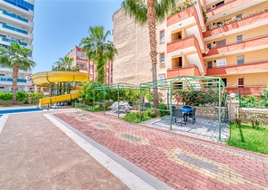 Spacious apartment in Mahmutlar area with sea and mountain views