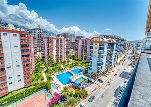 Spacious apartment in Mahmutlar area with sea and mountain views