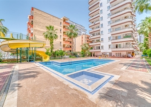 Spacious apartment in Mahmutlar area with sea and mountain views