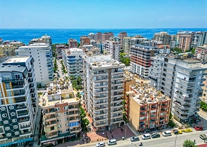 Spacious apartment in Mahmutlar area with sea and mountain views