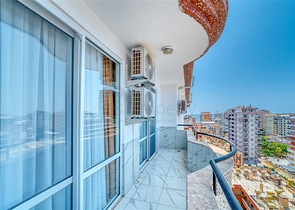 Spacious apartment in Mahmutlar area with sea and mountain views