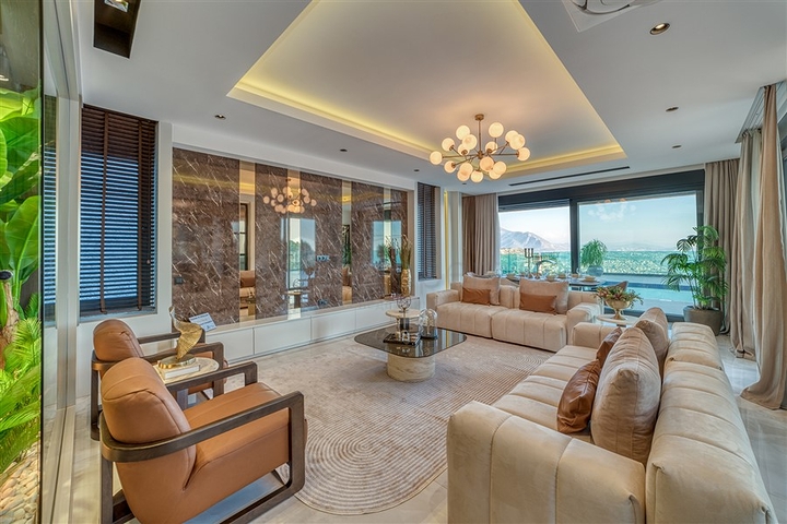 Luxury 4+1 villa with stunning views of the whole of Alanya