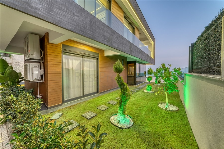 Luxury 4+1 villa with stunning views of the whole of Alanya