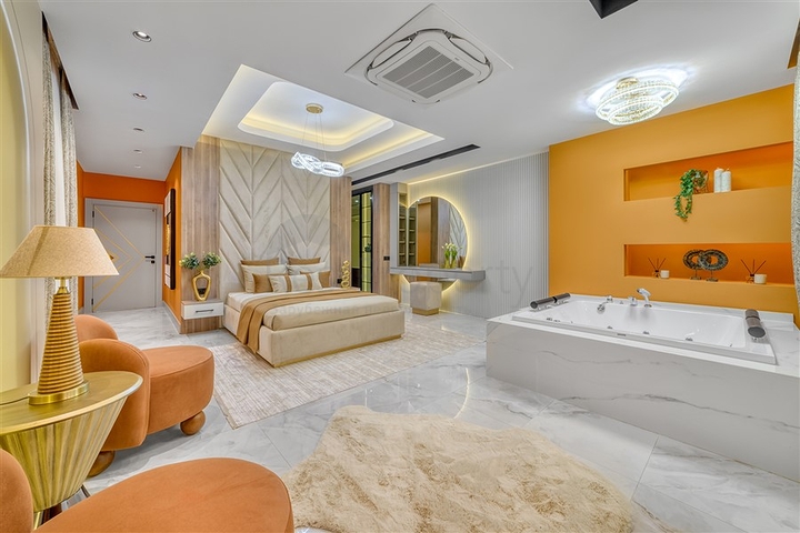 Luxury 4+1 villa with stunning views of the whole of Alanya